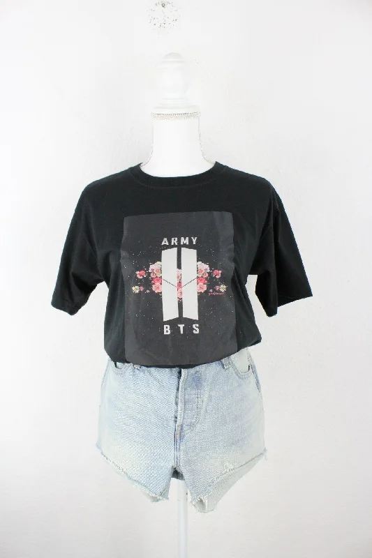 Vintage Rundown Bts T-Shirt (S) Collared Crew Neck Turtle Neck