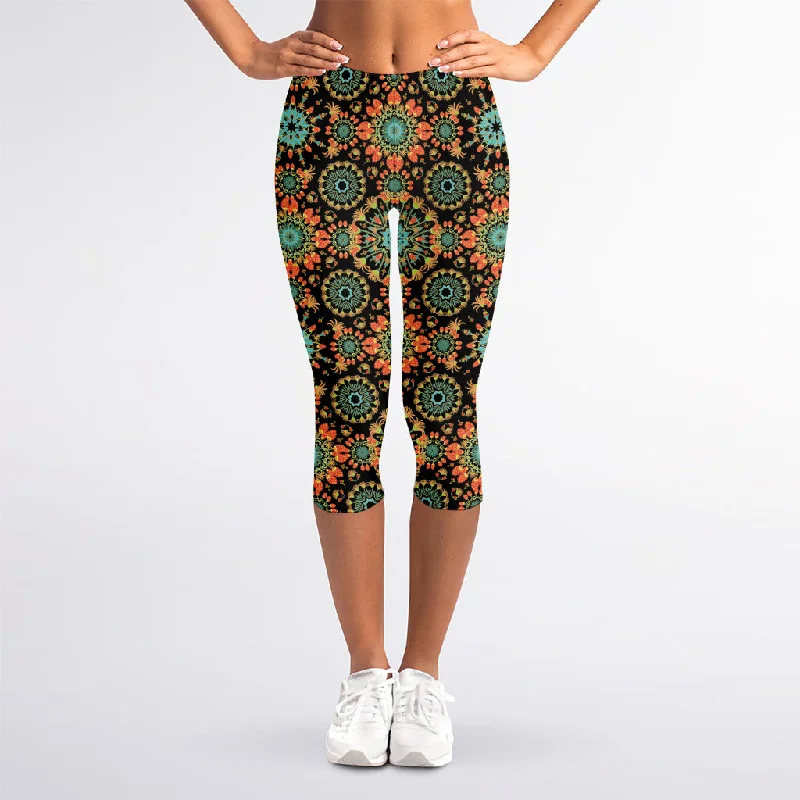 Chaotic Boho Floral Pattern Print Women's Capri Leggings Trendy Cut-Out Activewear Leggings Chaotic Boho Floral Pattern Print Women's Capri Leggings Trendy Cut-Out Activewear Leggings
