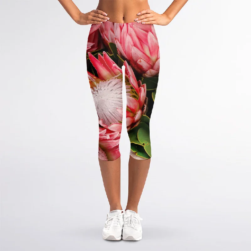 Bunches of Proteas Print Women's Capri Leggings Stylish Compression Fit Leggings