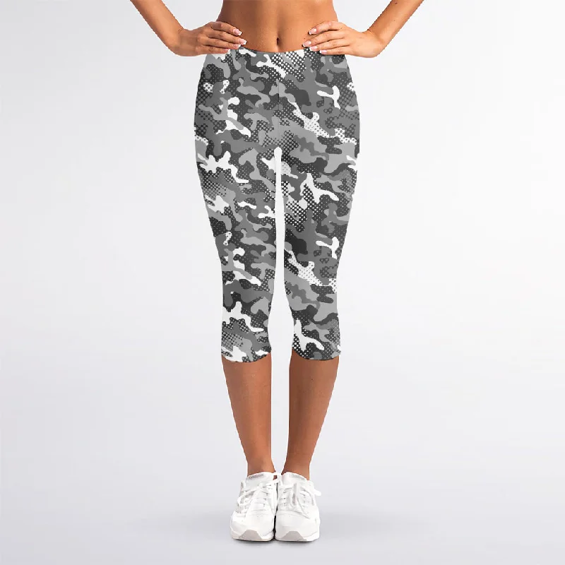 Camouflage Dazzle Pattern Print Women's Capri Leggings Cozy Warmth Leggings