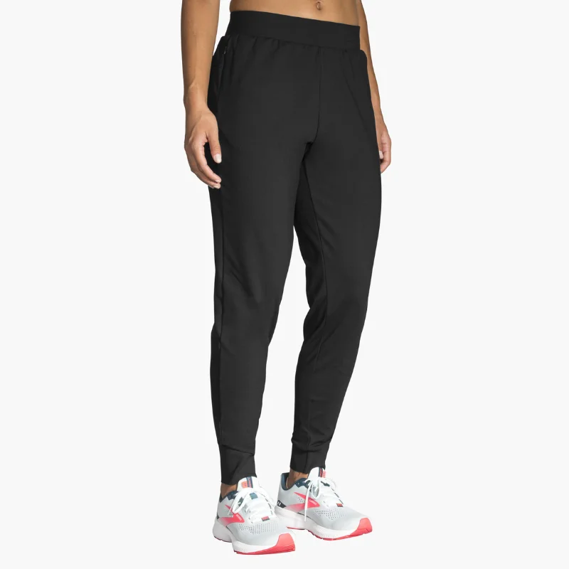 Brooks Women's Momentum Thermal Pant in Black Slim-Fit Leggings