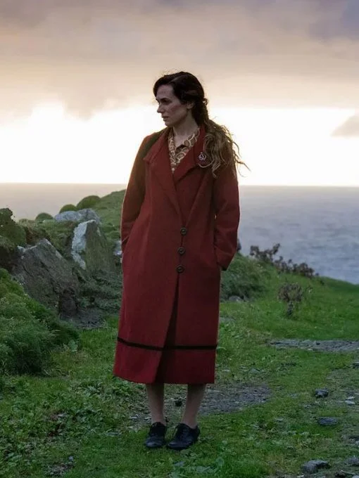 The Banshees of Inisherin Siobhan Suilleabhain Red Coat