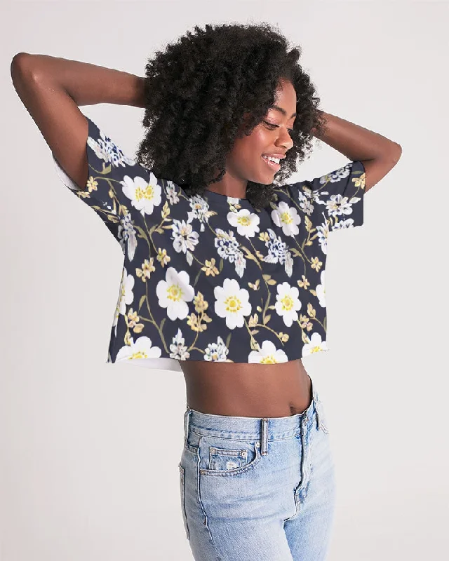 Pink flower black background Women's All-Over Print Lounge Cropped Tee